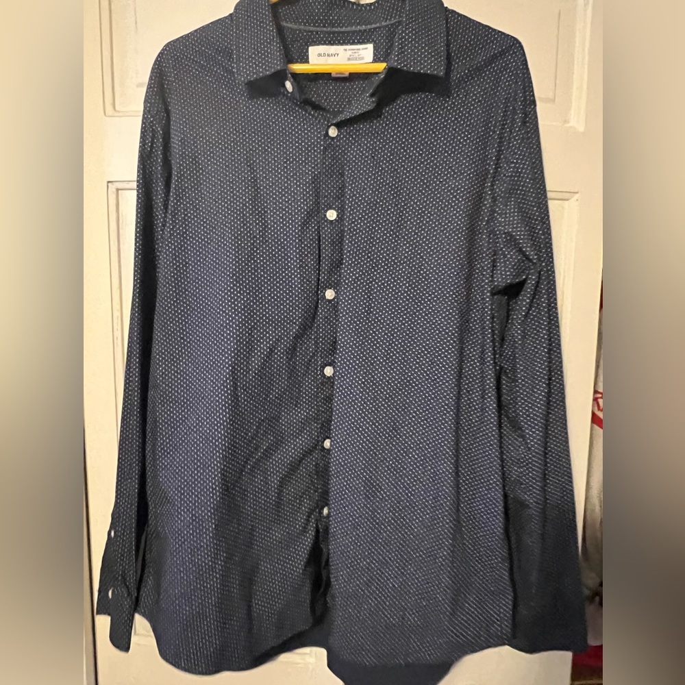 Old Navy Men’s Button Down Dress Shirt
